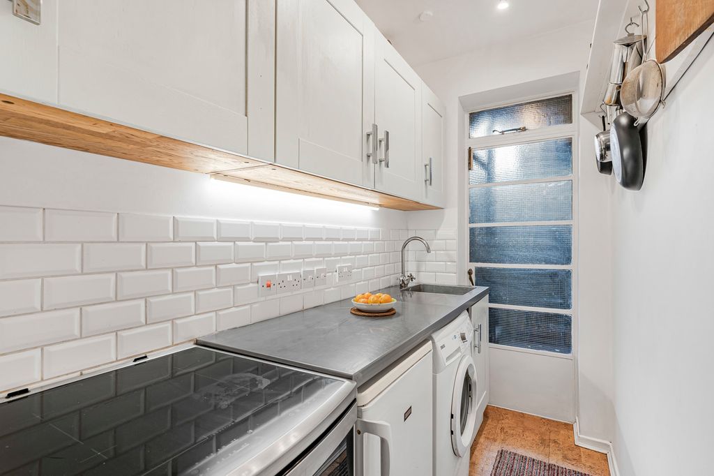 Property photo 3 of 17 Kitchen