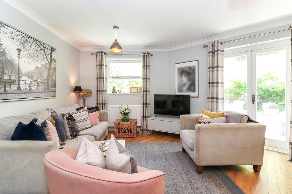 Property photo 2 of 17 Sitting/Dining Room