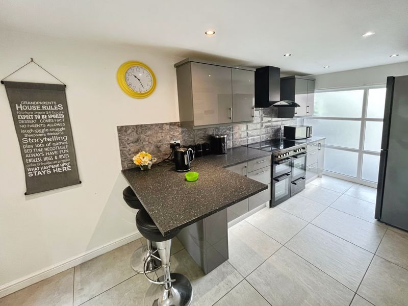 Property photo 3 of 18 Kitchen