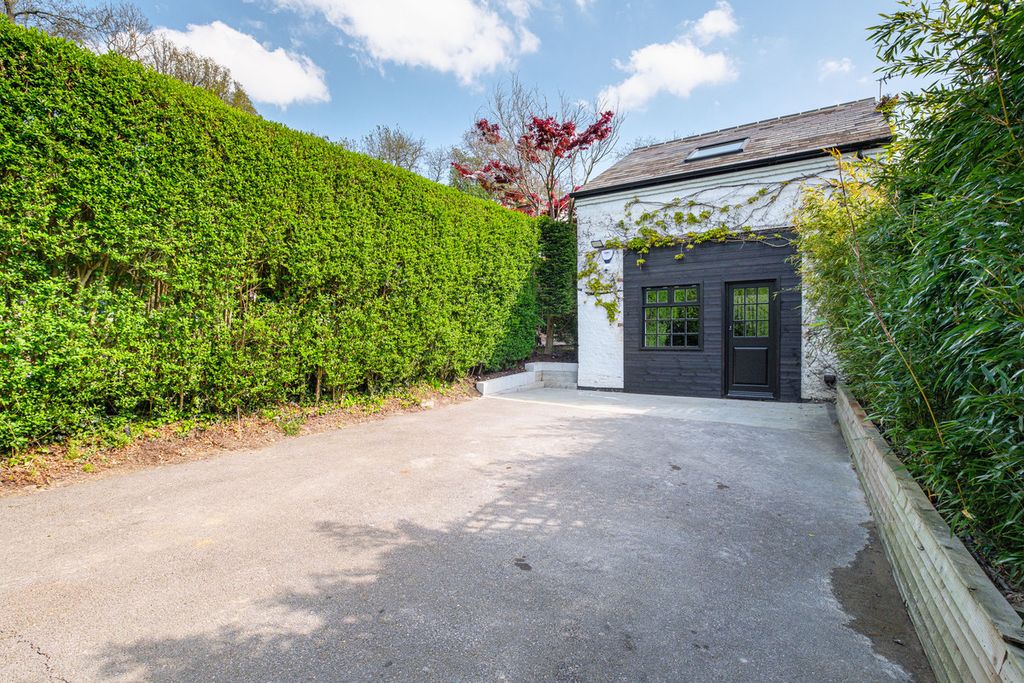 Clamp Hill, Stanmore HA7 photo 4