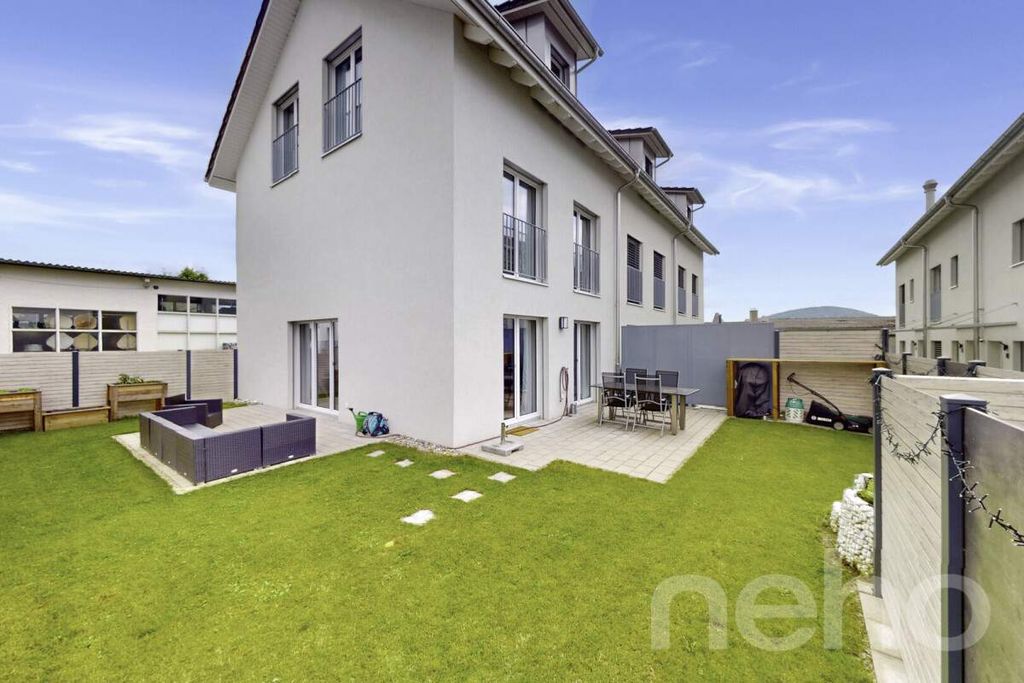 Property photo 3 of 12