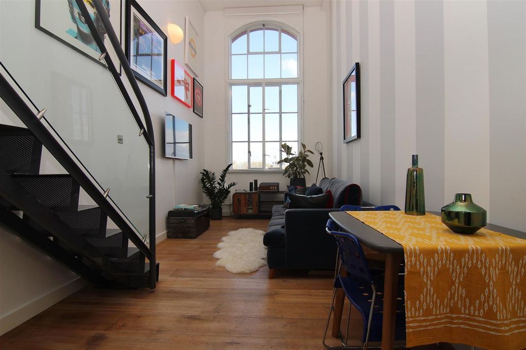 Property photo 2 of 11 Reception