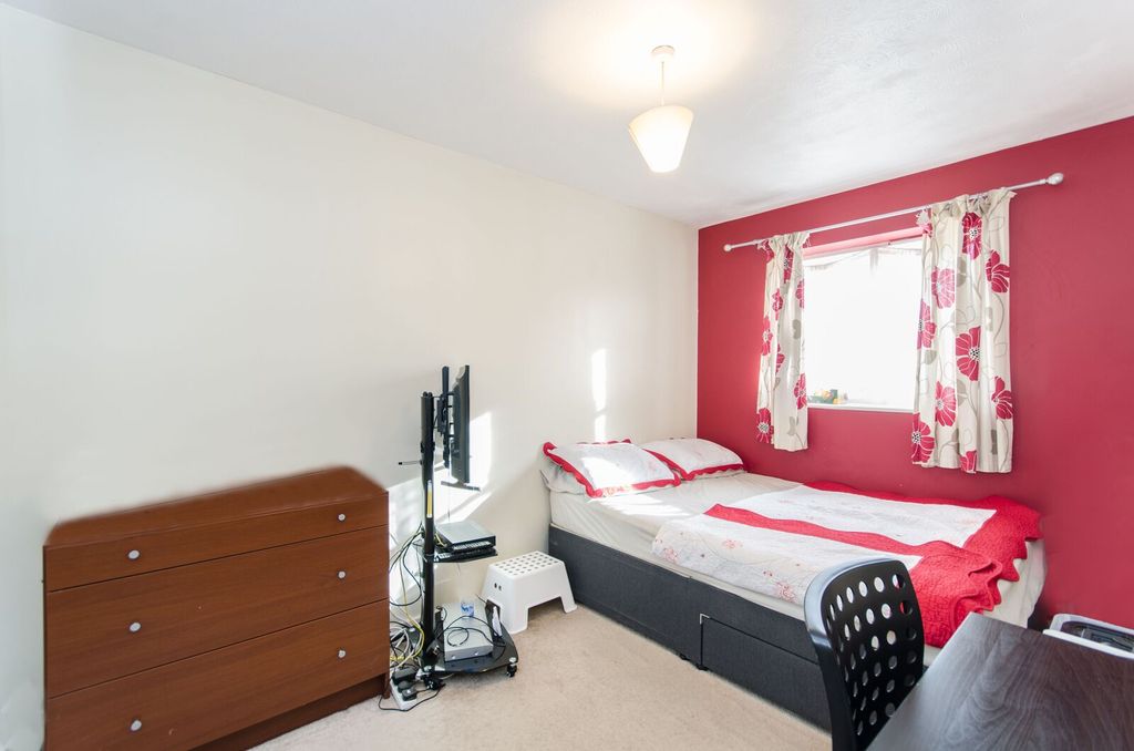 Property photo 2 of 6