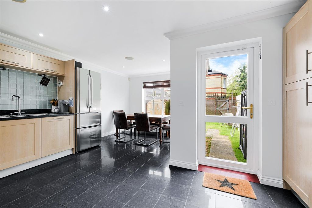Property photo 3 of 20 Cavendish Walk (7).Jpg