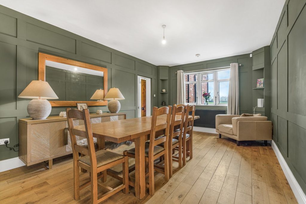 Property photo 3 of 32