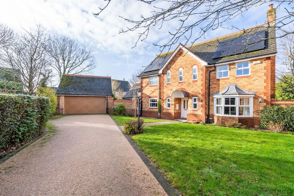 Property photo 2 of 25 30 Whitefields Gate_38.Jpg