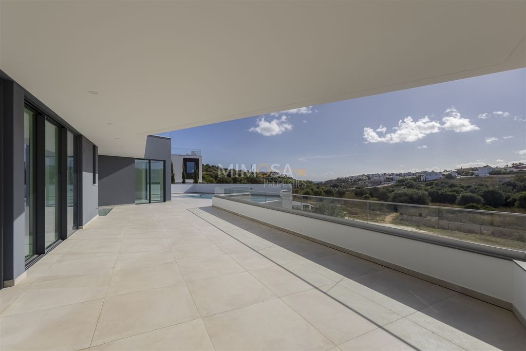 Property photo 2 of 61