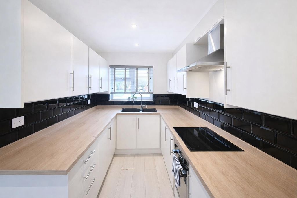 Property photo 2 of 16 13.Png