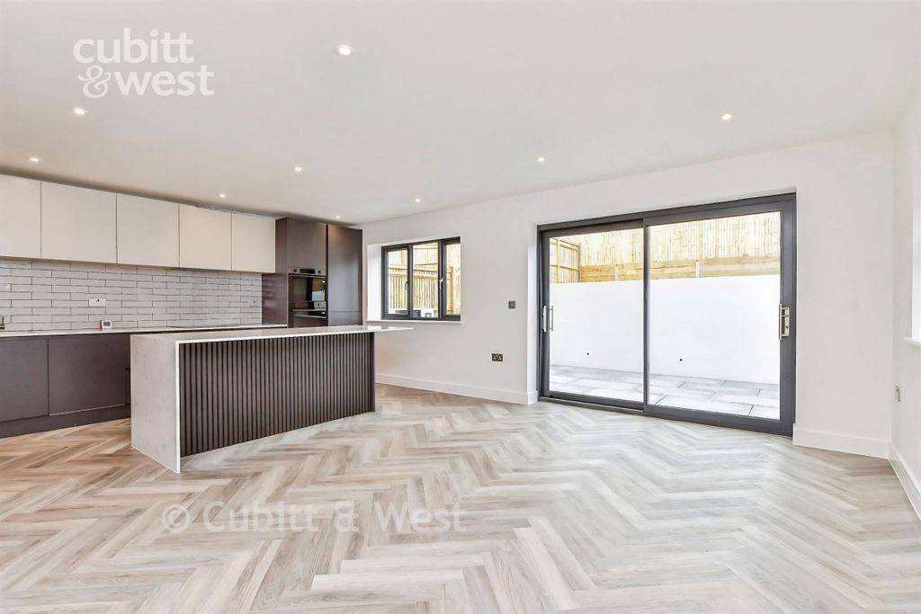 Property photo 1 of 15 Open-Plan Living