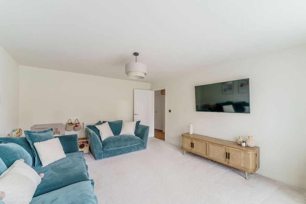 Property photo 2 of 32