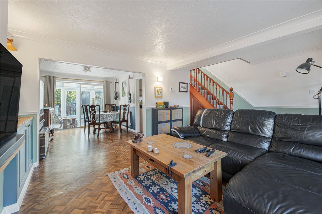 Property photo 2 of 19 Lounge