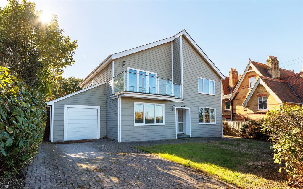 Property photo 1 of 32 Detached Home In Gurnard