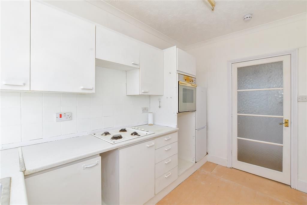 Property photo 3 of 9 Kitchen