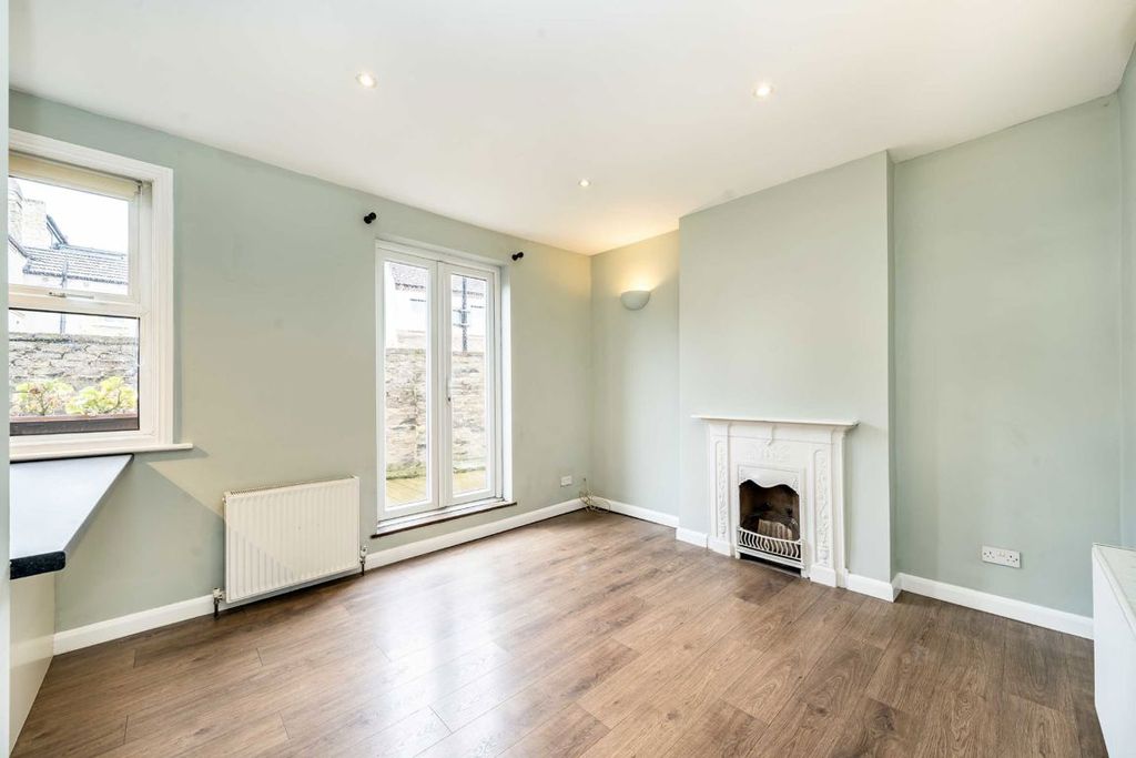 Property photo 2 of 6