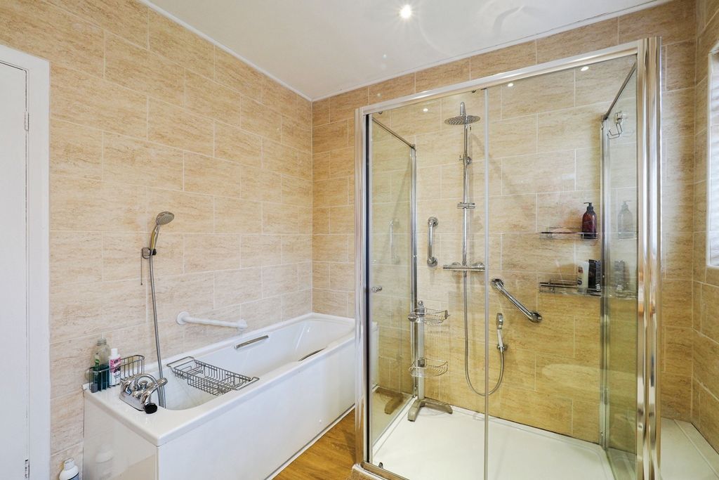 Property photo 3 of 20 Bathroom