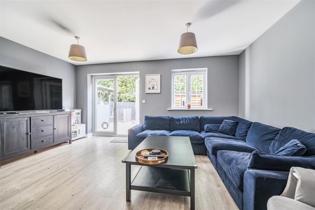 Property photo 3 of 18 1344286-7-68Ad7d28d7Bbf.Jpg