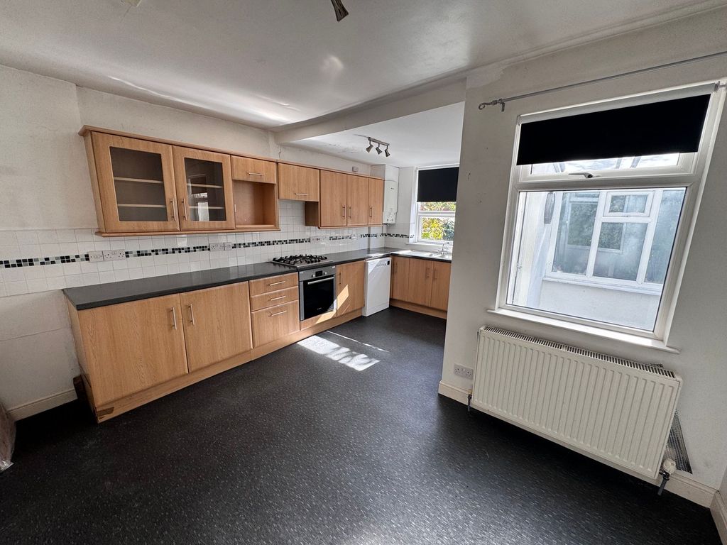 Property photo 3 of 15 Kitchen