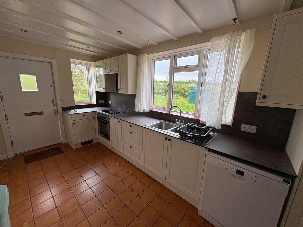Property photo 2 of 15 Picture No. 27