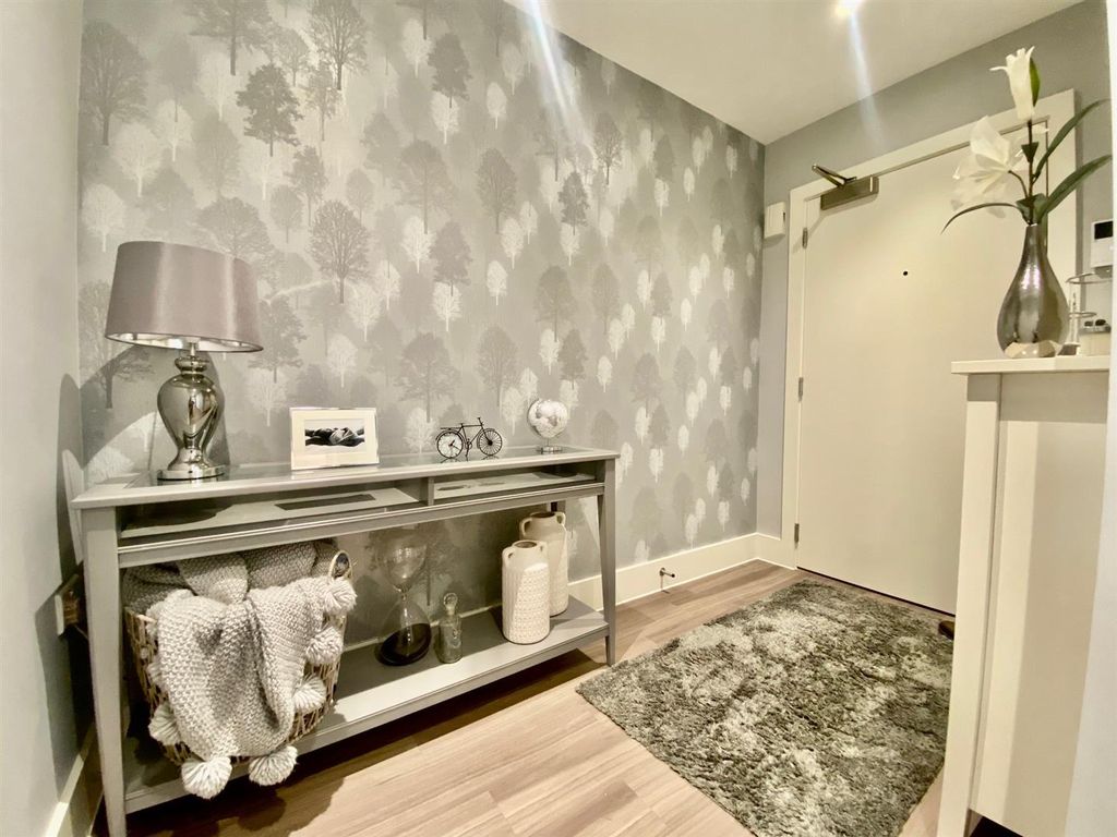 Property photo 3 of 18 Bay11.Jpg