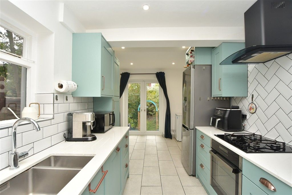 Property photo 3 of 10 Kitchen