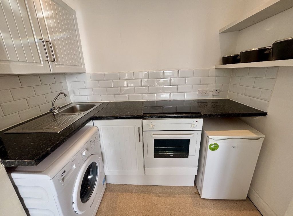 Property photo 3 of 8 Kitchen