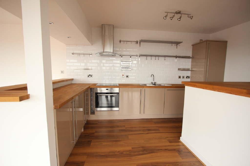 Property photo 2 of 9 Living Room/Kitchen