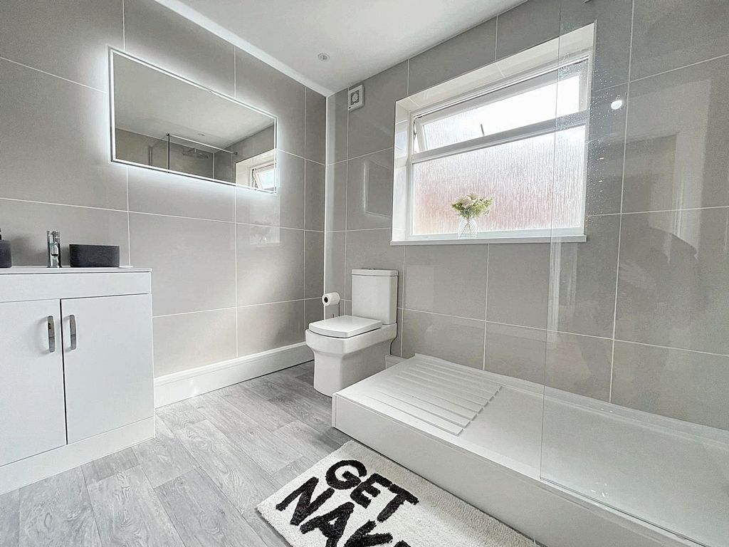 Property photo 2 of 6 Photo 4