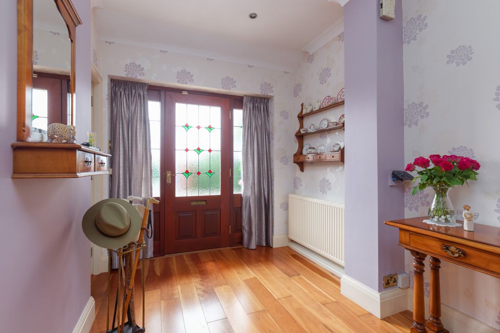 Property photo 2 of 39