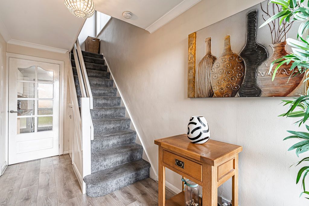 Property photo 3 of 24