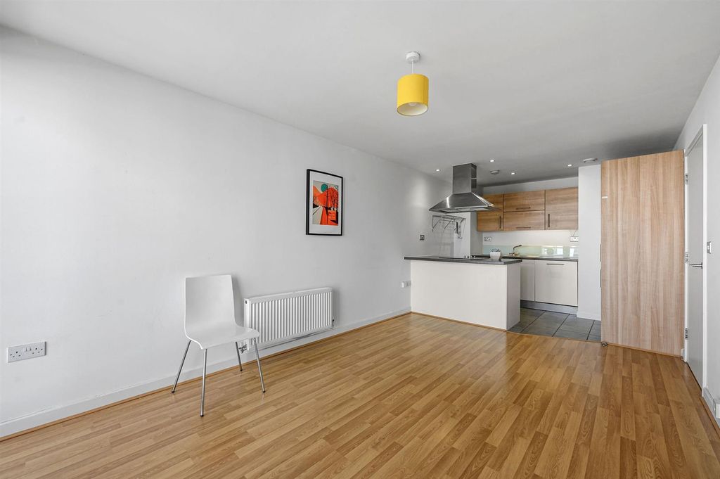 Property photo 3 of 14 6