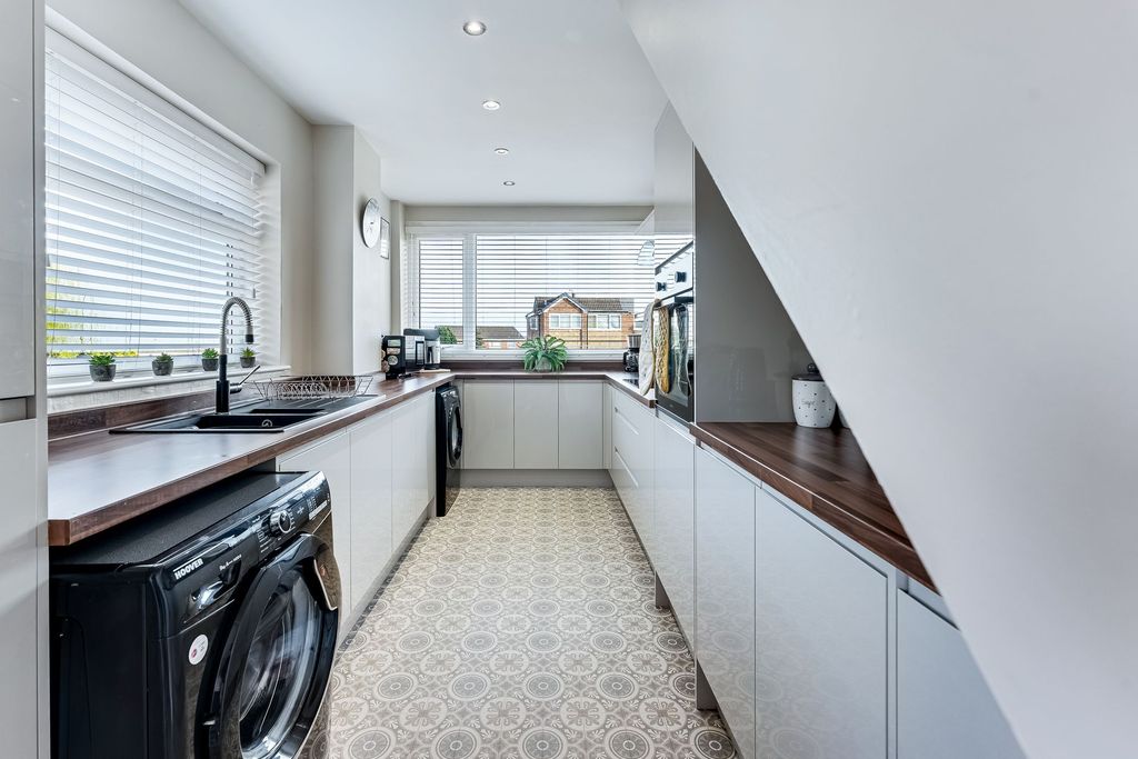 Property photo 3 of 28