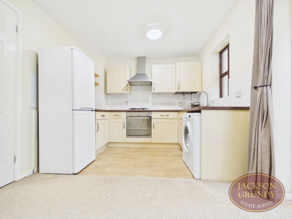 Property photo 2 of 14 Greeves Close