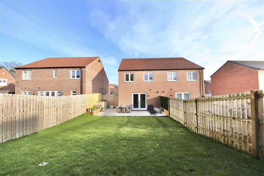 Property photo 3 of 17 Outside