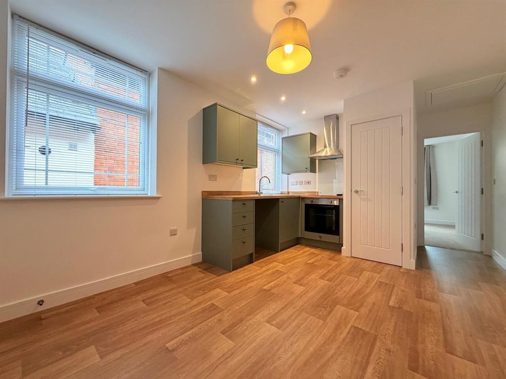 Property photo 3 of 4 Lounge/Kitchen