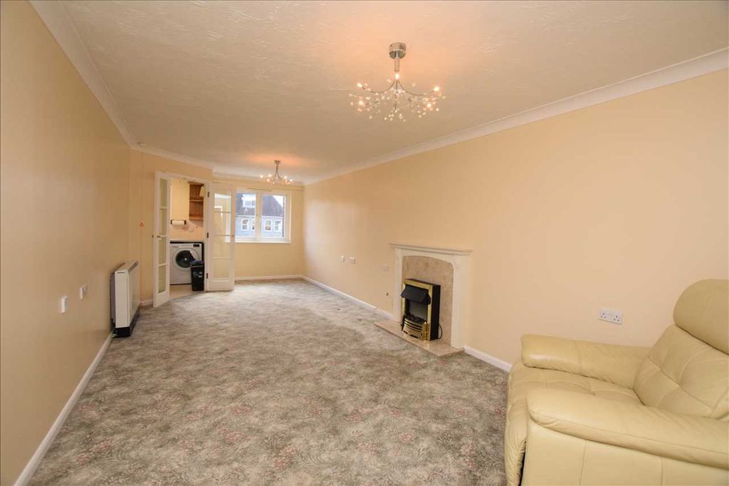 Property photo 2 of 14 Lounge