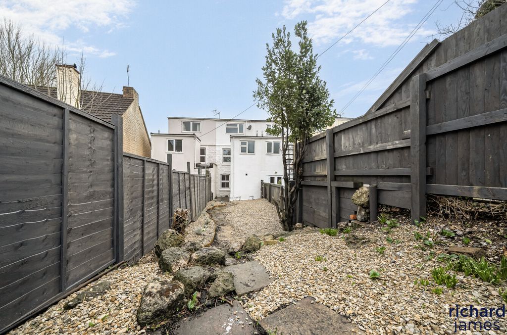 Property photo 2 of 13 F69A29484Eca4B7Da37Fed810Ff02274