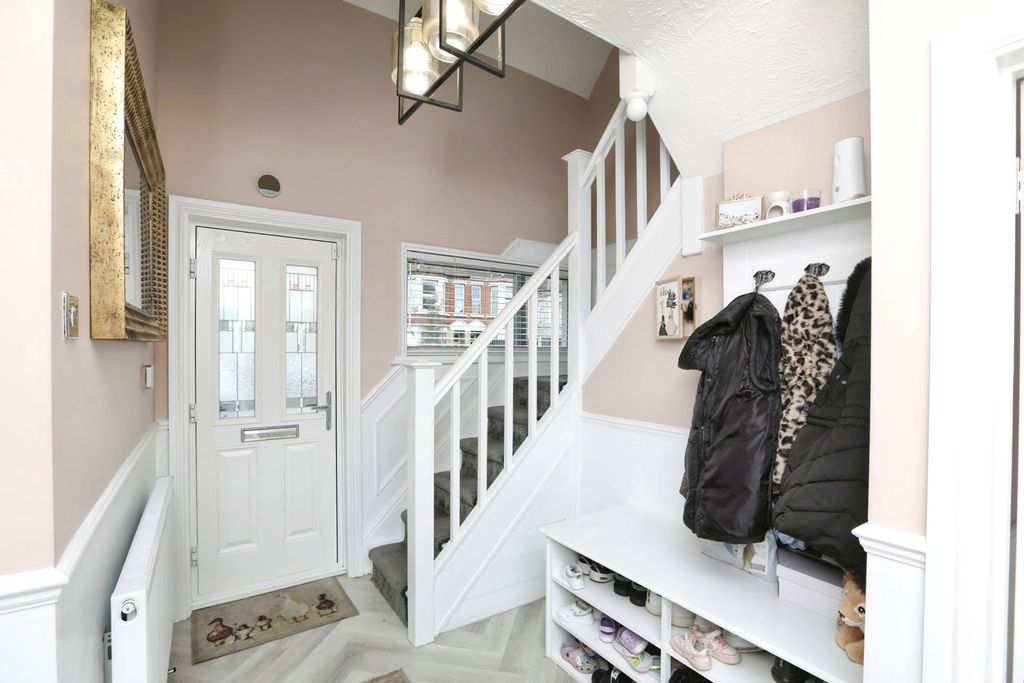Property photo 3 of 19 Pbox-Img.Jpg