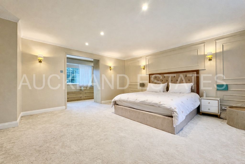 Additional image 19 of 5 bed detached house for saleFoxes Lane, Brookmans Park AL9