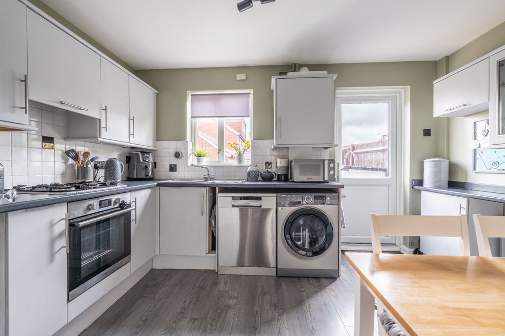 Property photo 2 of 16 4905382