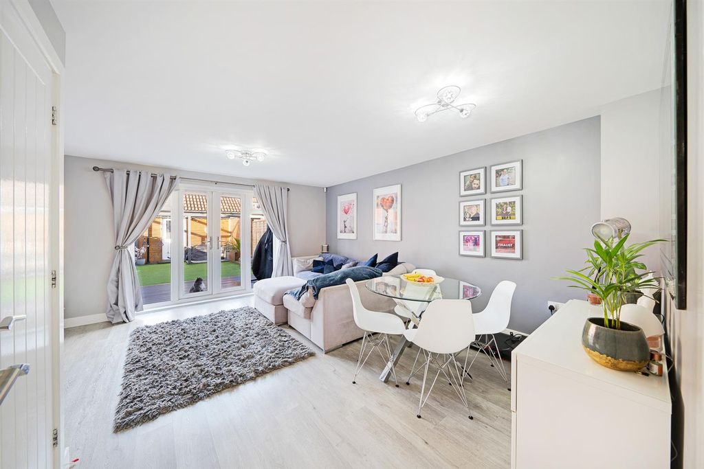 Property photo 2 of 18 Lounge/Diner