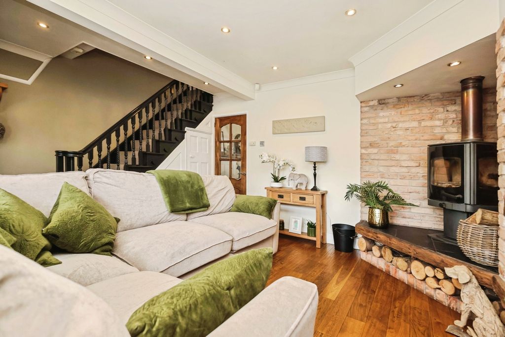 Property photo 1 of 24 Lounge