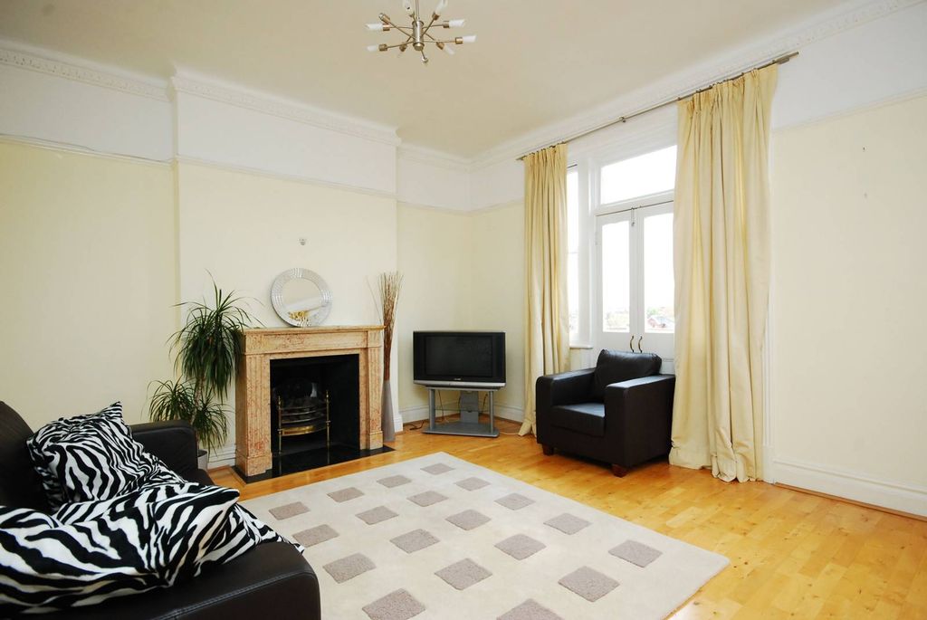 Property photo 2 of 9