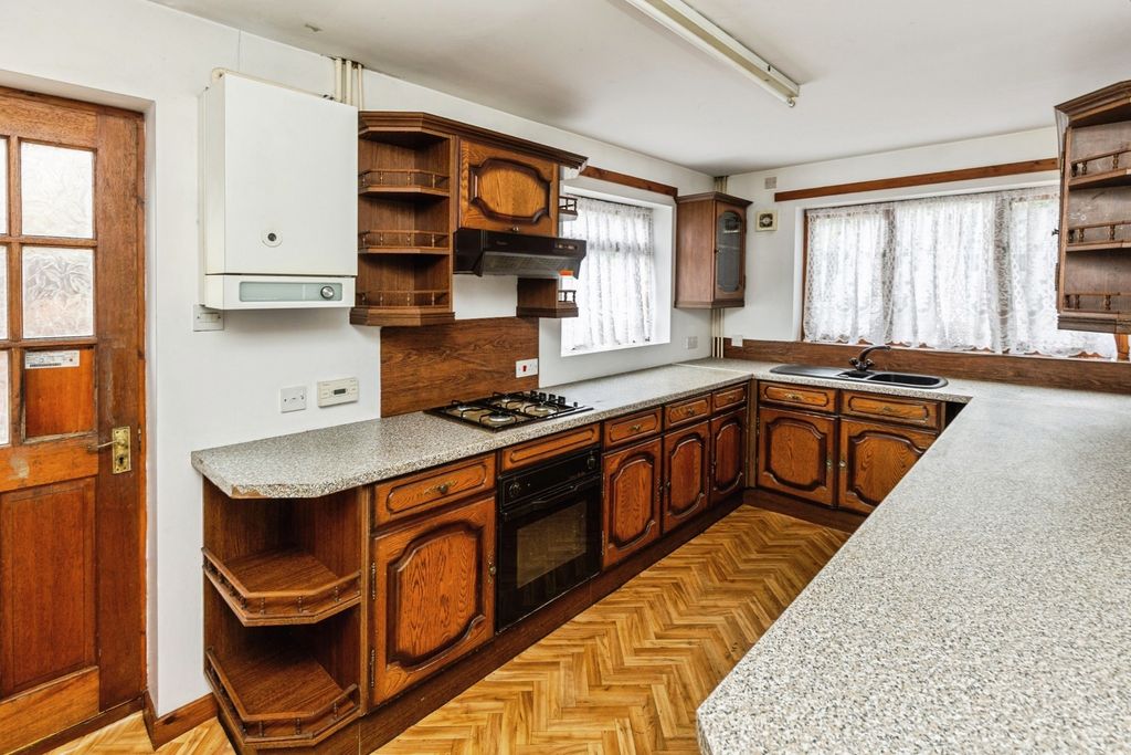 Property photo 2 of 21 Kitchen