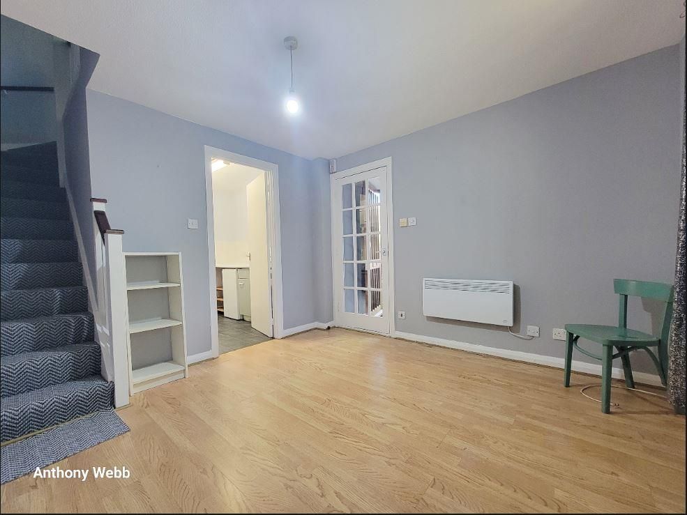 Property photo 2 of 10 Living Room