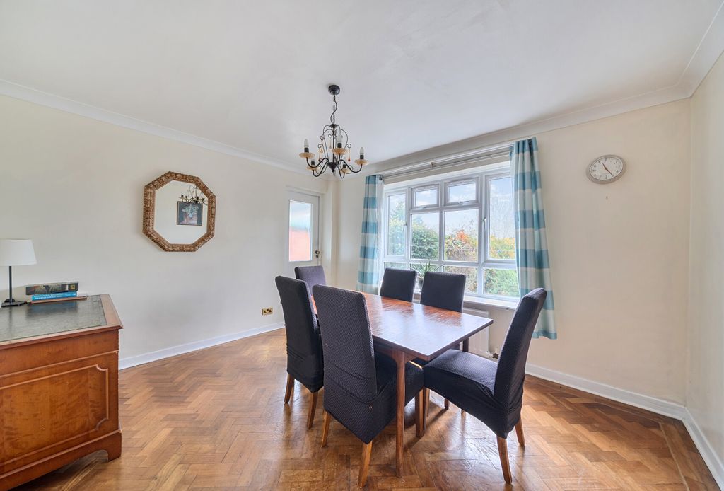 Property photo 2 of 11 1381540-15-691Dbc...