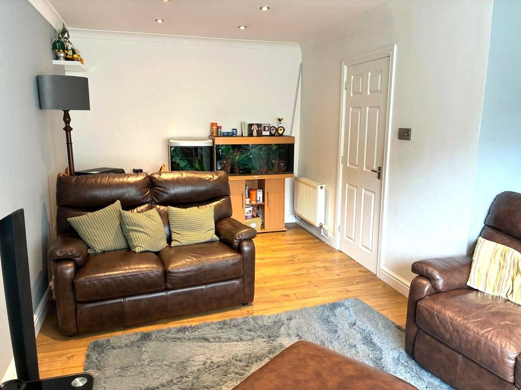 Property photo 2 of 13 Picture No. 28