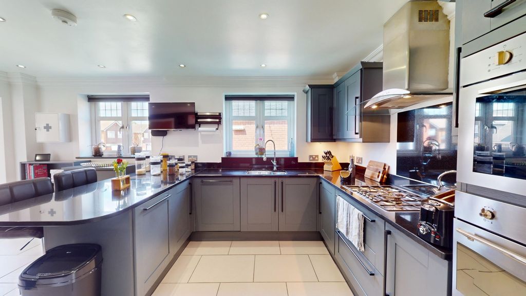 Property photo 2 of 45 4071242