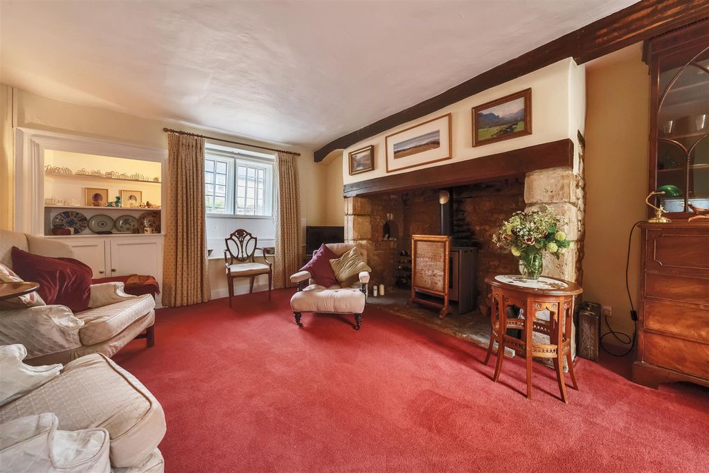 Property photo 3 of 16 Sitting Room