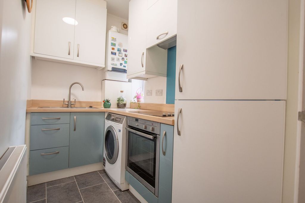 Property photo 3 of 8 Kitchen