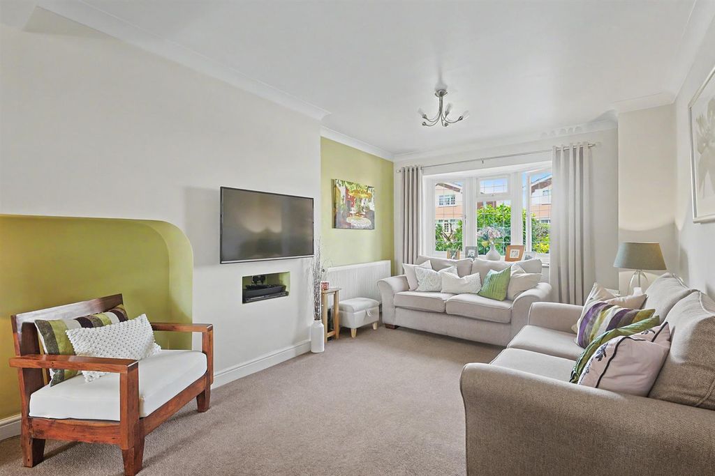 Property photo 2 of 34